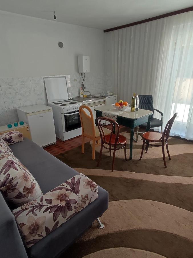 Apartman Bor 리브노 외부 사진